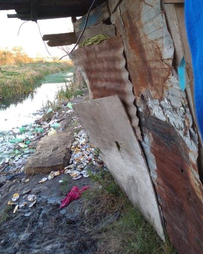 Esteban Echeverr�a: Solidaridad en redes sociales: con la ayuda de vecinos, una familia de muy bajos recursos est� muy cerca de conseguir una casa
