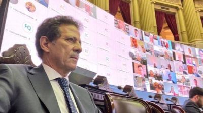El diputado que tiene coronavirus denunci� que lo vigilan con c�maras en la puerta de su casa