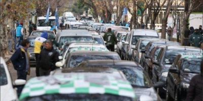 Multitudinaria caravana de los trabajadores de Vicent�n en apoyo a la intervenci�n: �La �nica soluci�n es la estatizaci�n�