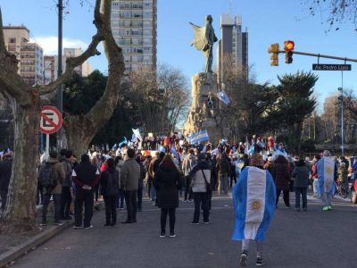Banderazo de protesta en el centro marplatense