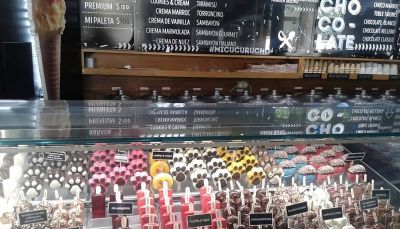 El due�o se neg� a cerrar y se contagiaron todos los empleados de una helader�a platense