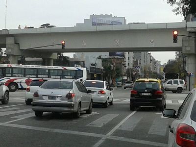 Cay� un 24 por ciento la circulaci�n de veh�culos en las autopistas porte�as