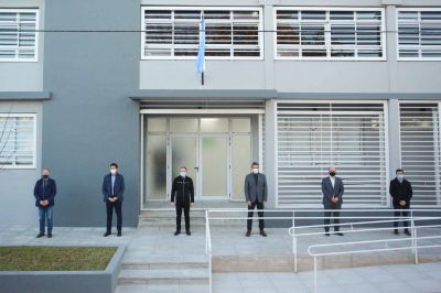 Fernando Gray inaugur� el primer laboratorio municipal para realizar test de COVID-19
