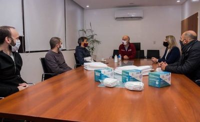 El Banco Galicia realiz� una donaci�n para personal del municipio de Lan�s