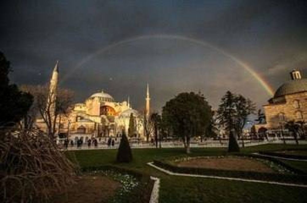 Avalancha de críticas a Erdogan por convertir la basílica de Santa Sofía en mezquita