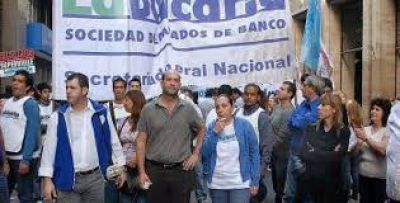 Paritarias: los bancarios cerraron 26% en cuatro cuotas con cl�usula de revisi�n en noviembre