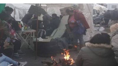 Continua el acampe: �Con hambre, miseria y desocupaci�n, no hay cuarentena�