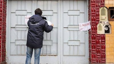 Lan�s: Dos detenidos en un taller textil clausurado en Valent�n Alsina