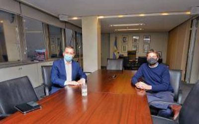 Gray se reuni� con Lammens por los clubes de barrio