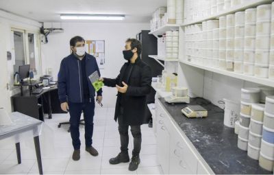 Fernando Moreira visit� una empresa que debi� reconvertirse por la pandemia