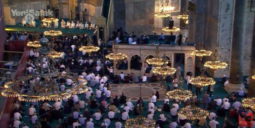 Se celebra el primer acto de culto musulmn en la mezquita de Santa Sofa