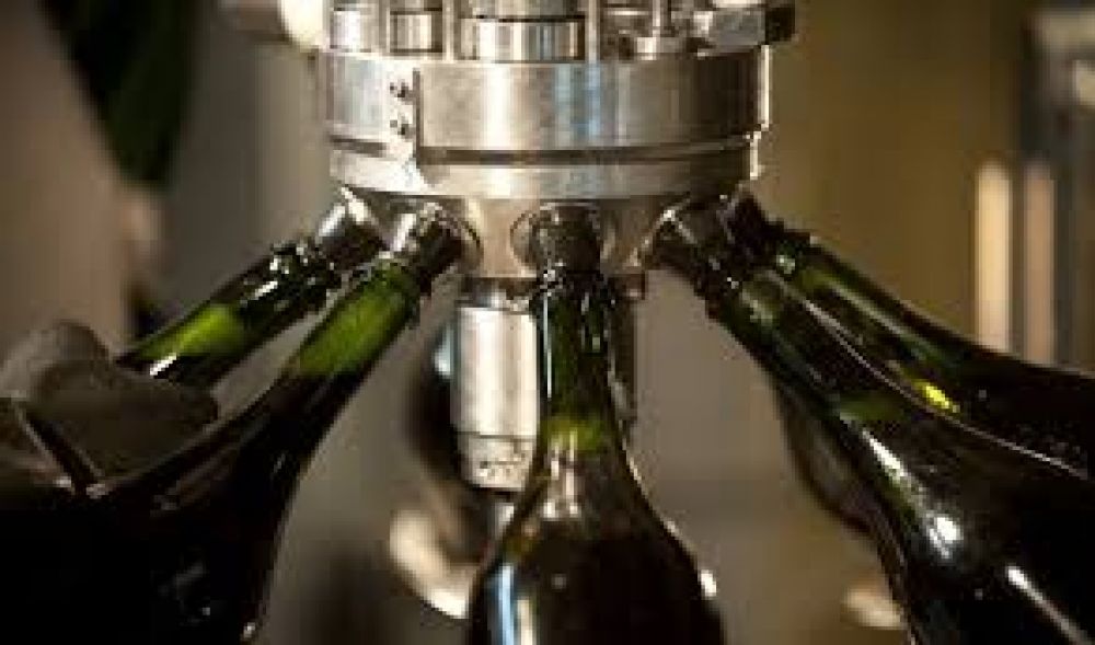 Arca Continental, segunda mayor embotelladora de Coca-Cola en Latinoamrica, gana un 11% ms hasta junio