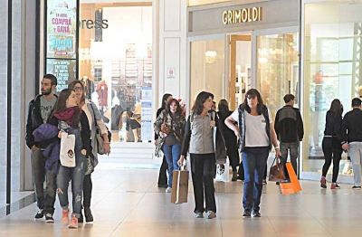 Evaluar�n abrir shoppings y extender el horario de la gastronom�a