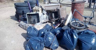 Siguen quitando basura de terrenos ubicados dentro del nuevo ejido