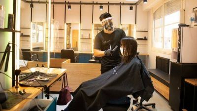 Con turno previo, tapabocas, un servicio a la vez y sin revistas ni caf�: as� reabrir�n hoy las peluquer�as en la Ciudad