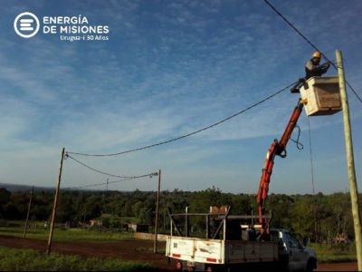 Energ�a de Misiones desarrolla distintas obras en el Barrio 7 Hect�reas del municipio de Garup�