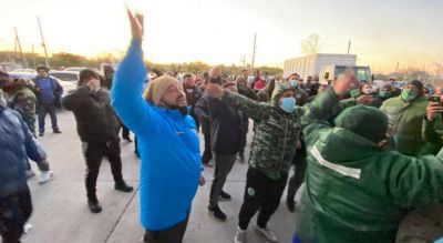 En un mensaje a dos bandas, Moyano amenaza con volver a bloquear Mercado Libre
