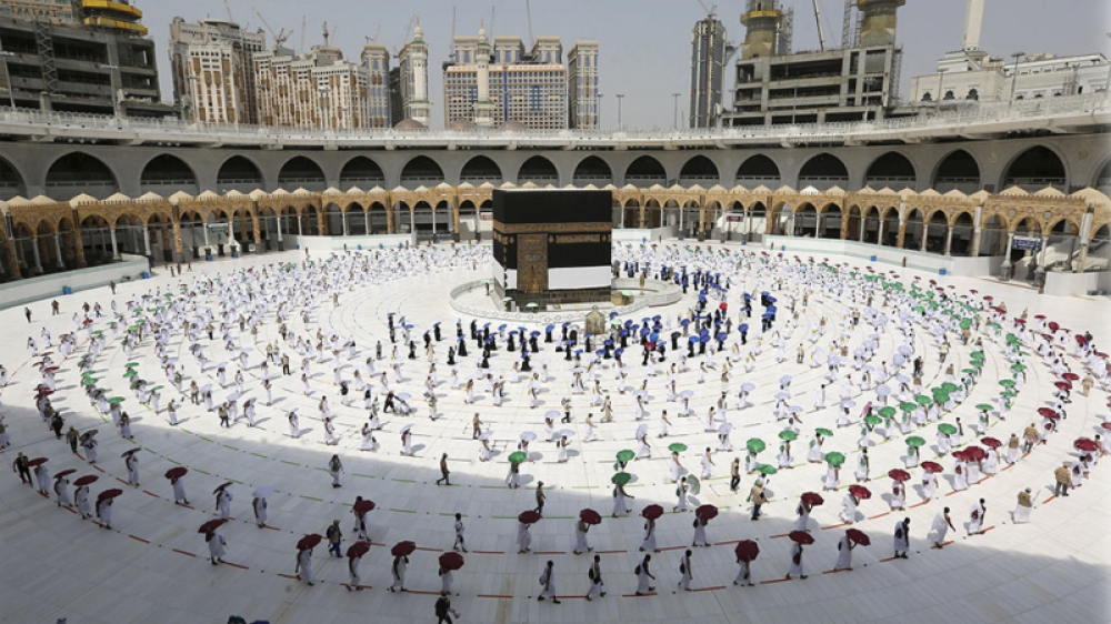 Limitada a un millar de fieles empez la peregrinacin a La Meca