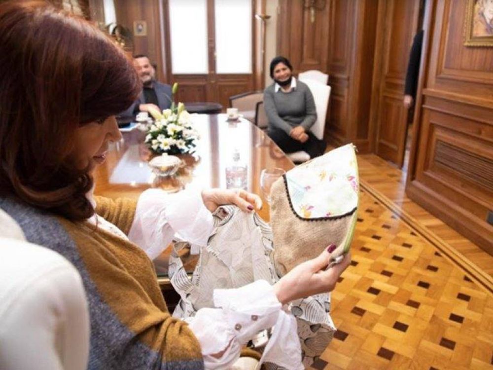 Las reuniones de Cristina Kirchner con referentes de movimientos sociales desataron debates dentro y fuera del Gobierno