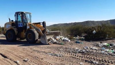 Caucete: sanean basural en el Paraje Difunta Correa