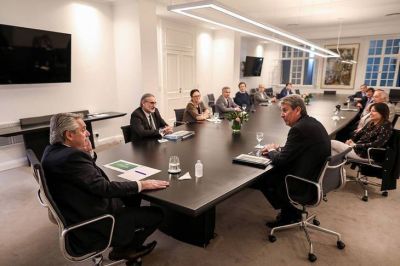 Fern�ndez recibi� en Olivos a los referentes del campo alejados de la Mesa de Enlace
