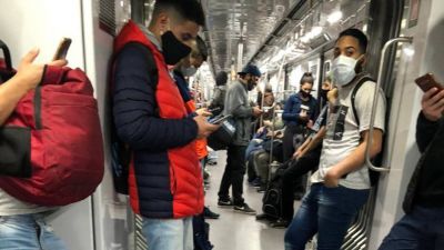 Aflojan los controles en subtes y hay cada vez m�s pasajeros parados