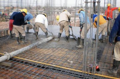 Por la recesi�n, la UOCRA advierte que volver a fase 3 