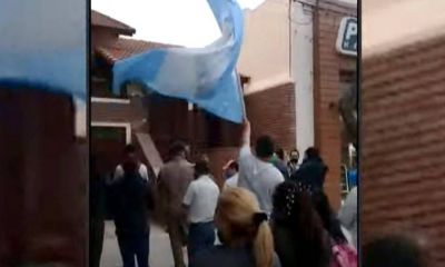 Trabajadores llevaron el reclamo salarial a la casa del due�o de Vicent�n