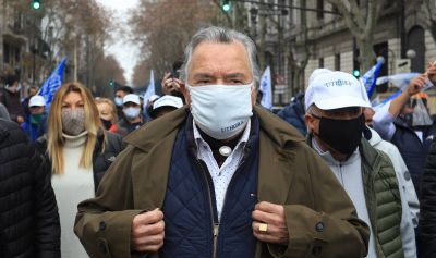Ahora Barrionuevo explora la v�a judicial para tratar de que reabran hoteles y restaurantes