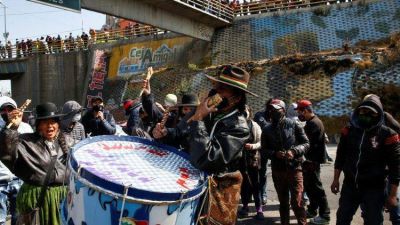 Bolivia sacudida por la violencia, obispos se ofrecen para facilitar di�logo