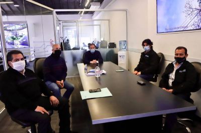 Fernando Gray recorri� el COM junto a funcionarios provinciales