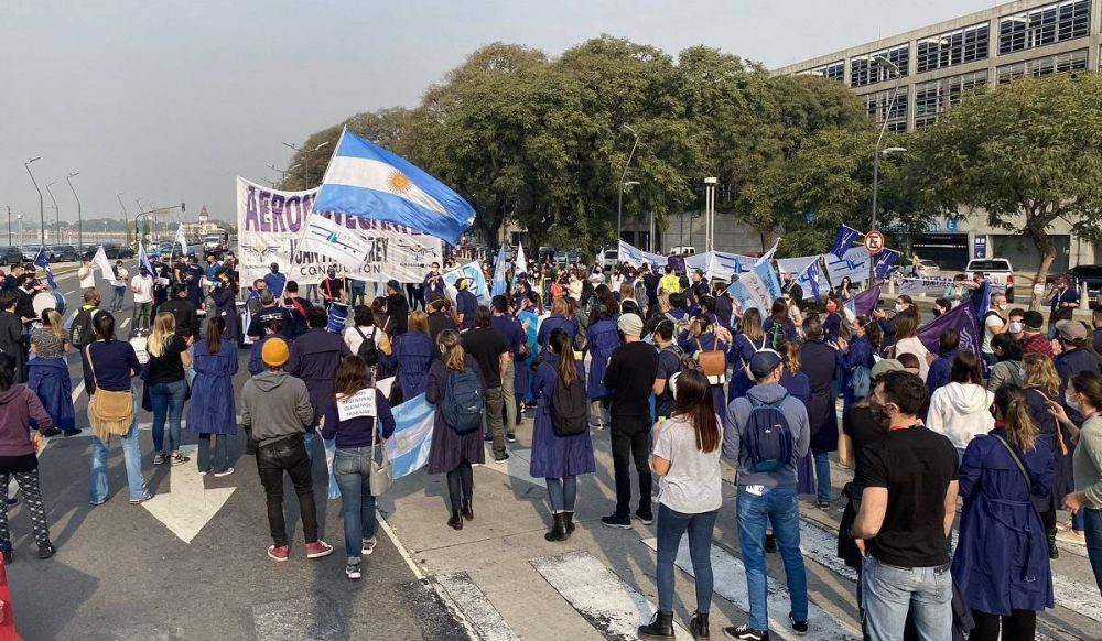 Protestas y caravanas de los trabajadores de LATAM en defensa de los ms de 1.700 empleos