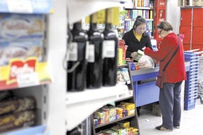Continúa el boicot de almaceneros y súper chinos a Mastellone por los aumentos de precios
