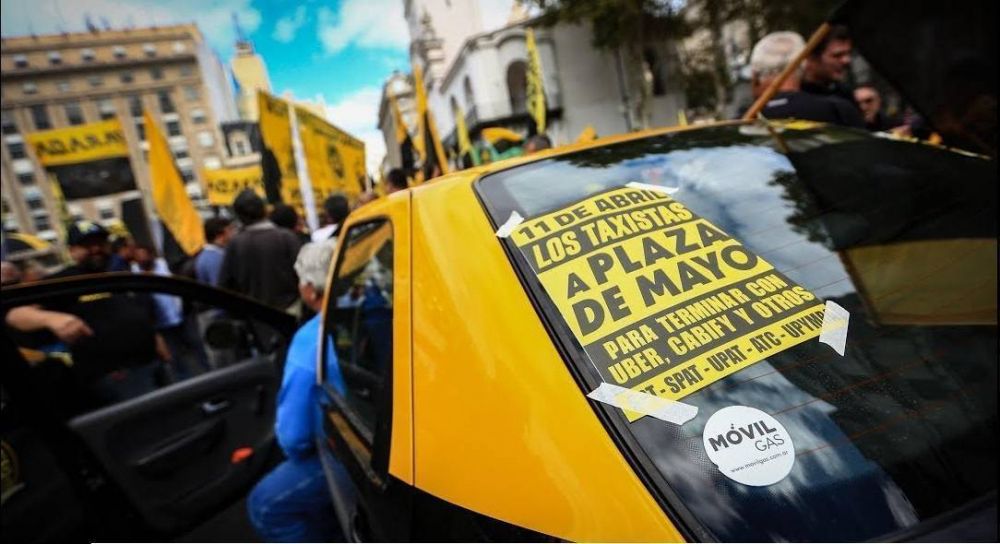 Ya sin Viviani, taxistas se declararon en alerta y movilizacin contra la 