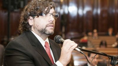 IOMA: Homero Giles acusa de fraude a los m�dicos pero nombr� a un jefe de Gabinete procesado