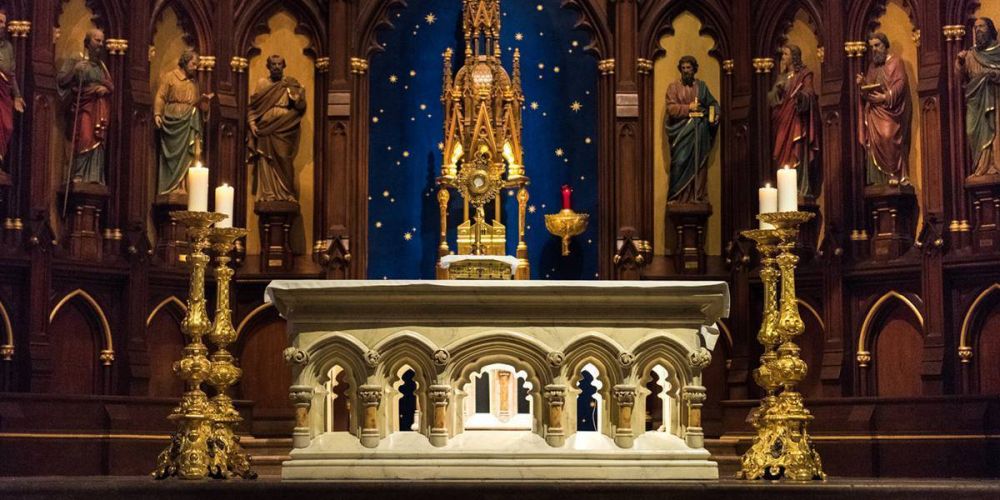 El simbolismo espiritual de los altares de piedra