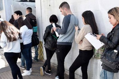 Macri peor que la pandemia: los salarios y el empleo cayeron m�s en 2019 que en 2020