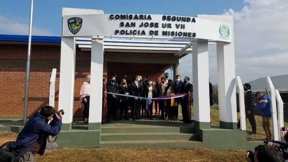 En el aniversario de San José el gobierno provincial inauguró la Comisaría de la Mujer y entregó títulos de propiedad