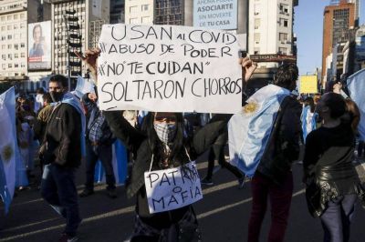 Anticuarentena: Una marcha anti-todo con consignas furibundas