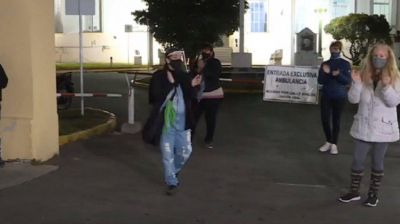 Volvieron los aplausos de las 21 para los trabajadores de la salud