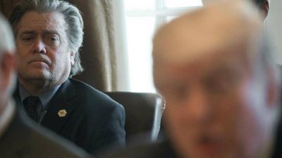 Qui�n es Steve Bannon, el enemigo de Francisco que detuvieron por fraude