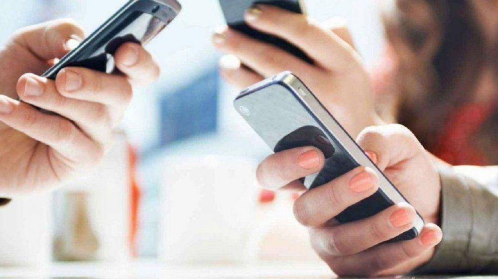 Boletn Oficial: qu establece el DNU que declara servicios pblicos a la telefona, la internet y la TV paga