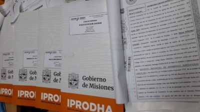 IPRODHA entreg� t�tulos de propiedad en San Jos� y Ap�stoles