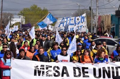 Chubut: Estatales exigieron respuestas al atraso salarial