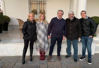 Cuestionamiento m�dico y denuncia contra Fern�ndez y Moyano por la foto sin barbijos ni distancia social