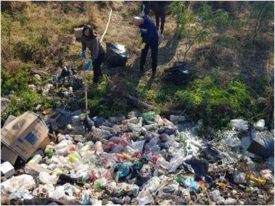 Voluntarios Ambientales: este lunes se retiraron 15 camiones de basura del Arroyo Ojeda