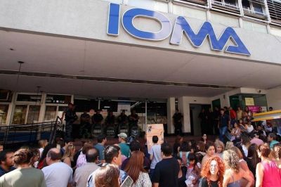 Lejos de un acuerdo, recrudece el conflicto entre el IOMA y los m�dicos platenses