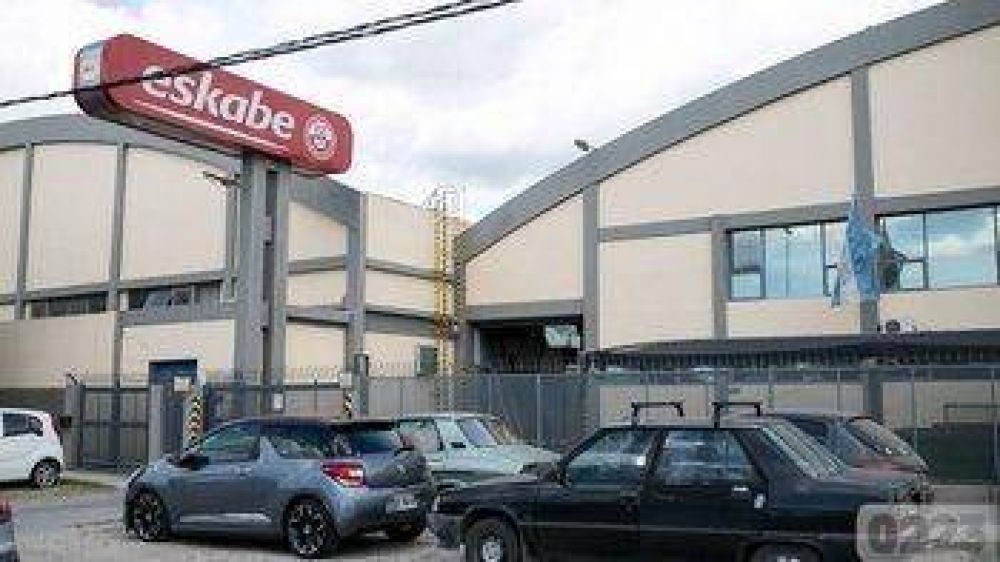 Incertidumbre por la continuidad laboral en Eskabe: tiene su produccin frenada hace un mes