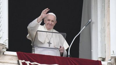 �ngelus. Francisco: Jes�s considera �esc�ndalo� el huir de la cruz