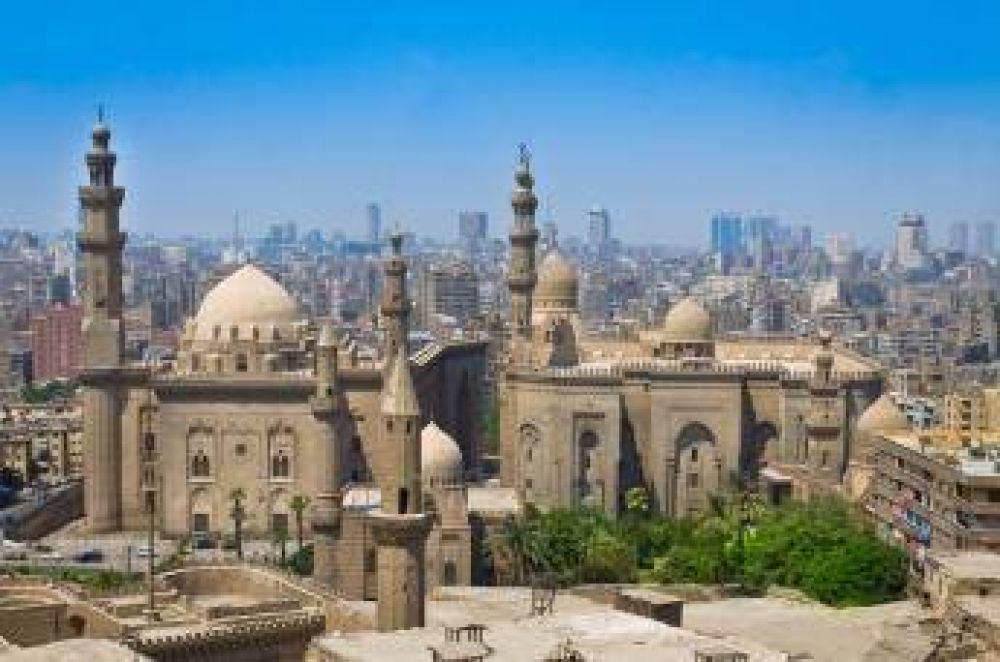 Los egipcios vuelven a las mezquitas para la oracin colectiva del viernes